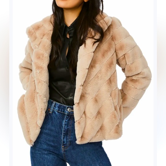 Bernardo Faux Fur Jacket NWT Size Small - Picture 1 of 10